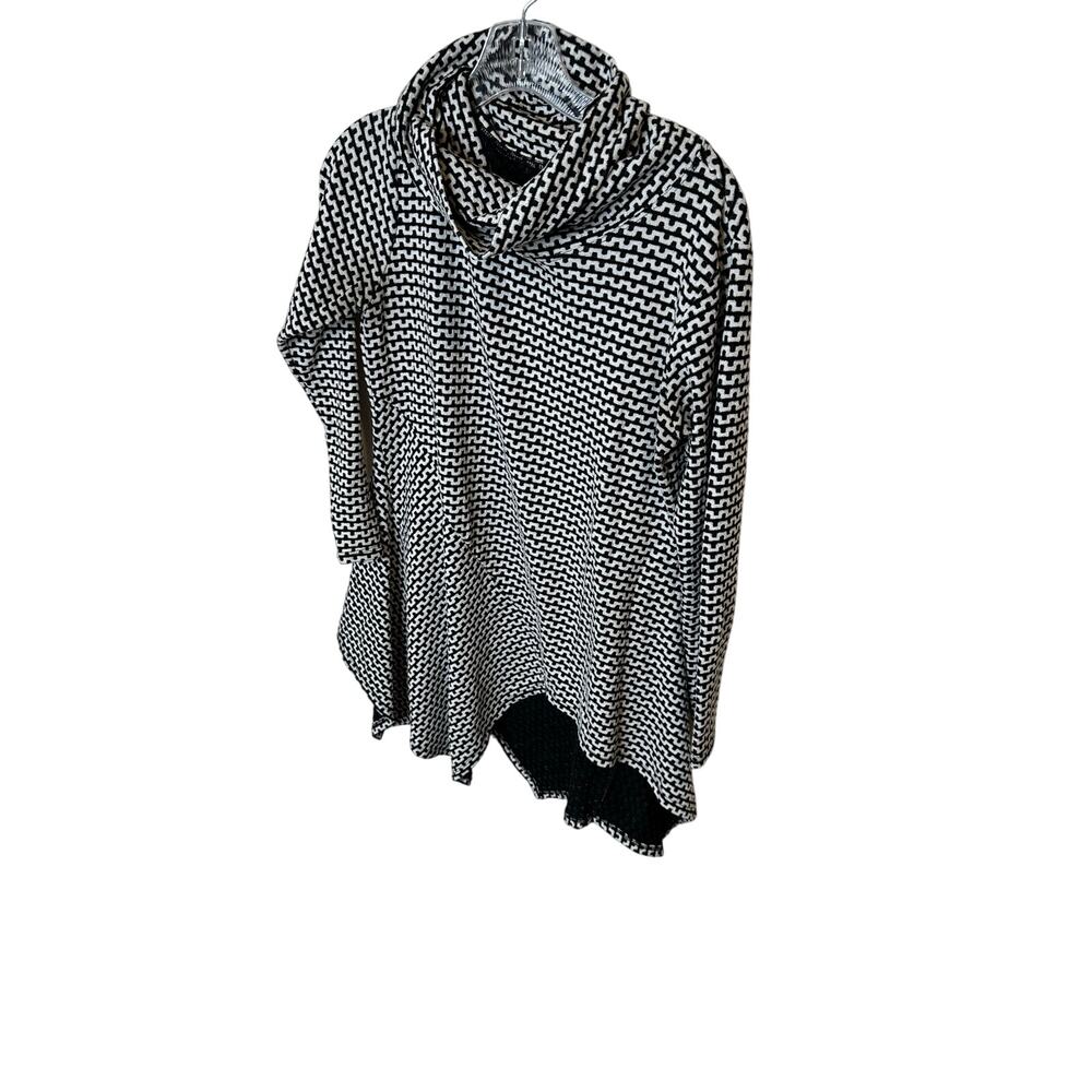 Niche‎ geometric cowl neck top -s